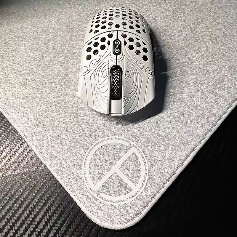 1 PC Meow Gaming Gear MGG Ultr - Esports Gaming Gear recensione e prezzo